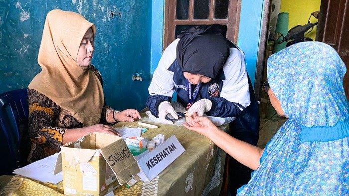 PAFI Kulon Progo : Cegah Diabetes, Mahasiswa KKN UNDIP Gelar Cek Gula Darah dan Penyuluhan di Desa Saradan